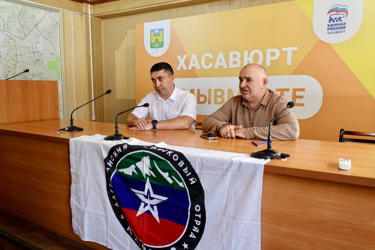 Министр по делам молодежи провел рабочую встречу в Хасавюрте